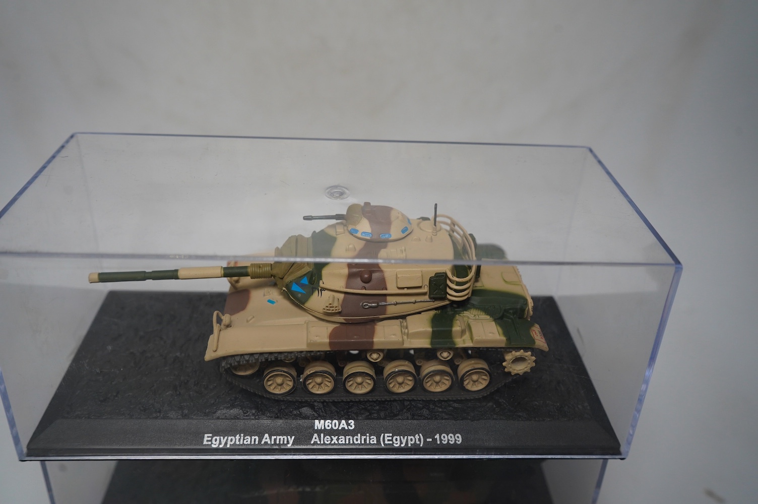 Thirty-two DeAgostini magazine issue model military tanks from ‘The Combat Tanks Collection’ series, all models appear to be of tanks built after 1960 and are presented in their plastic display boxes, together with the r